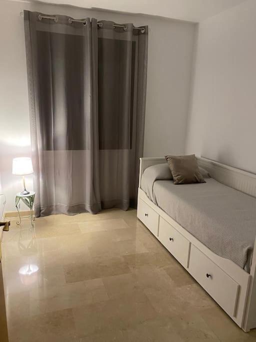 Central Estepona 3 Bed Apt With Pool And Parking Zewnętrze zdjęcie