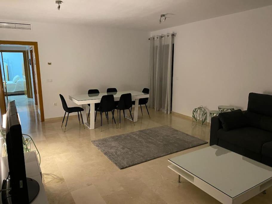 Central Estepona 3 Bed Apt With Pool And Parking Zewnętrze zdjęcie