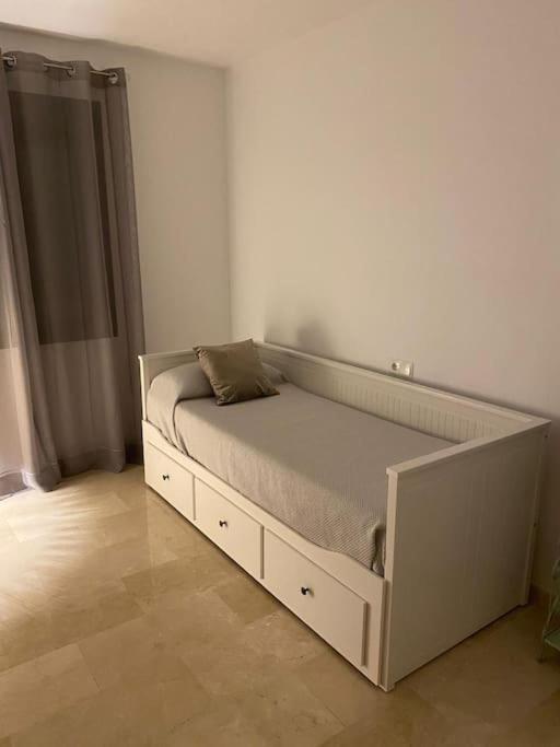 Central Estepona 3 Bed Apt With Pool And Parking Zewnętrze zdjęcie